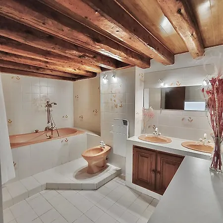 Au Croco Fleuri, 50m Des Arènes, Terrasse Appartement