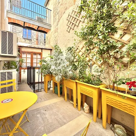 Au Croco Fleuri, 50m Des Arenes, Terrasse