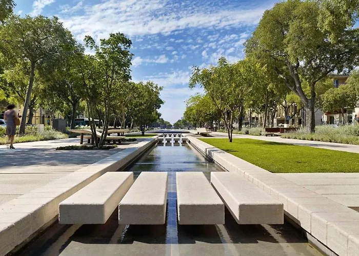 Au Croco Fleuri, 50m Des Arenes, Terrasse